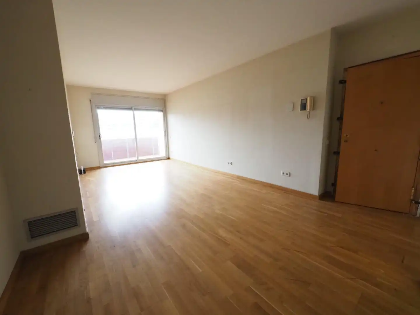 Sala de estar de Piso en venta en Cerdanyola del Vallès con Calefacción, Parquet y Terraza