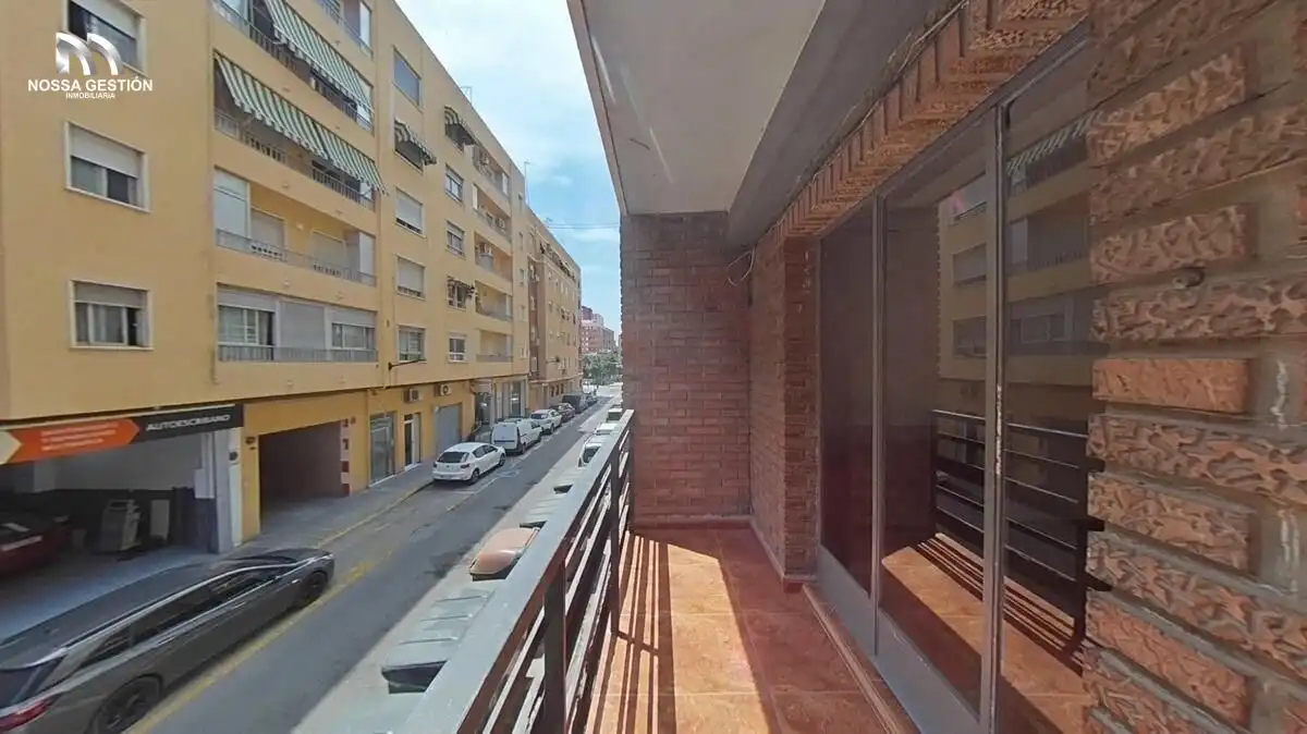Vista exterior de Pis en venda en Valencia amb Balcó
