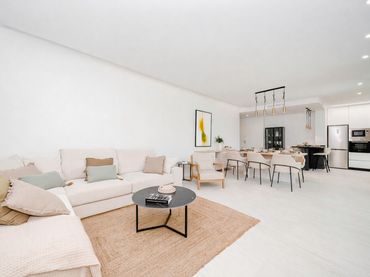 Casa con balcón en venta en Los Peñascos - El Salero - Los Imbernones