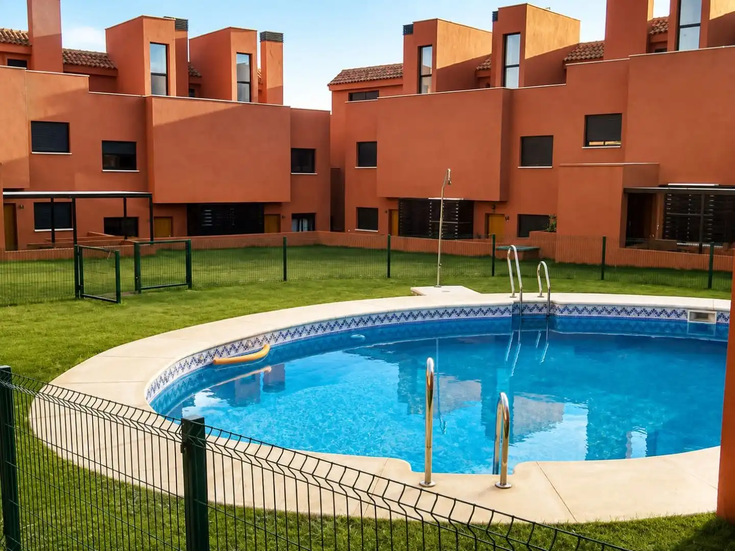 Piscina de Casa o xalet en venda en Guillena amb Aire condicionat i Terrassa