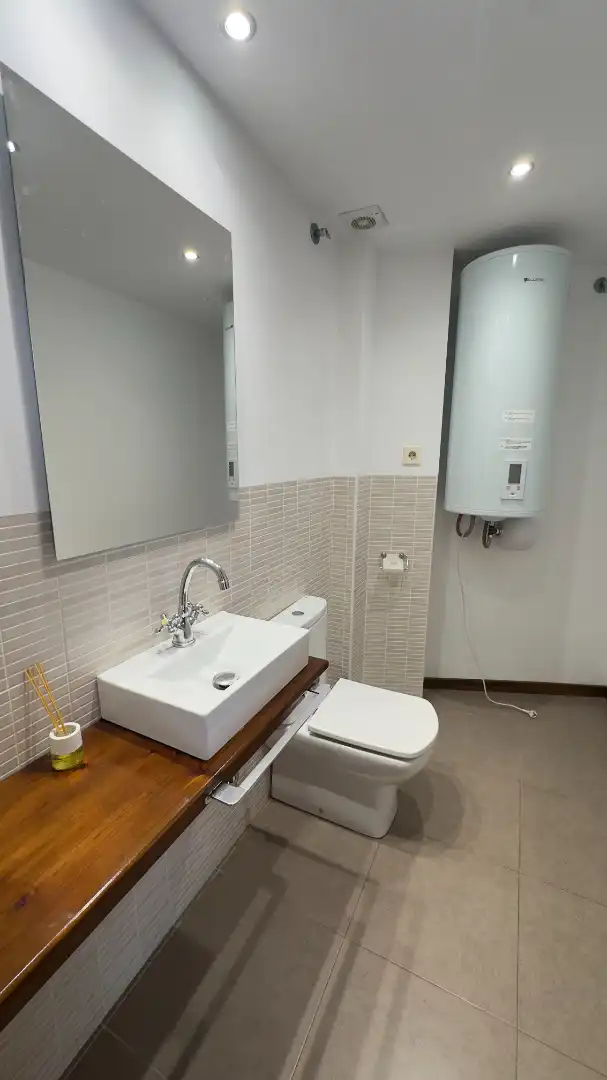 Baño de Dúplex en venta en Sant Llorenç Savall con Calefacción, Parquet y Horno