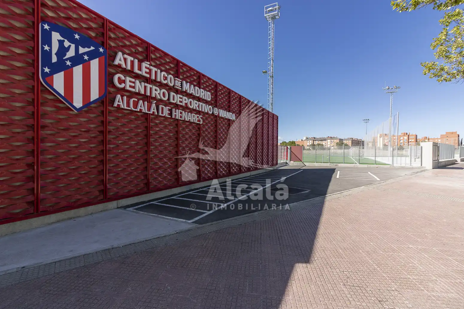 Vista exterior de Local en venta en Alcalá de Henares