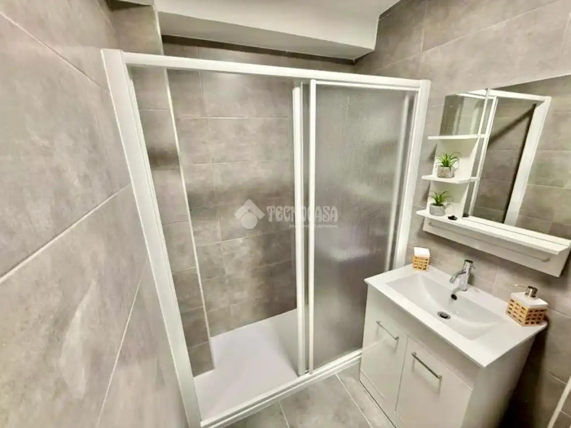 Baño de Piso de alquiler en Aranjuez con Calefacción y Terraza