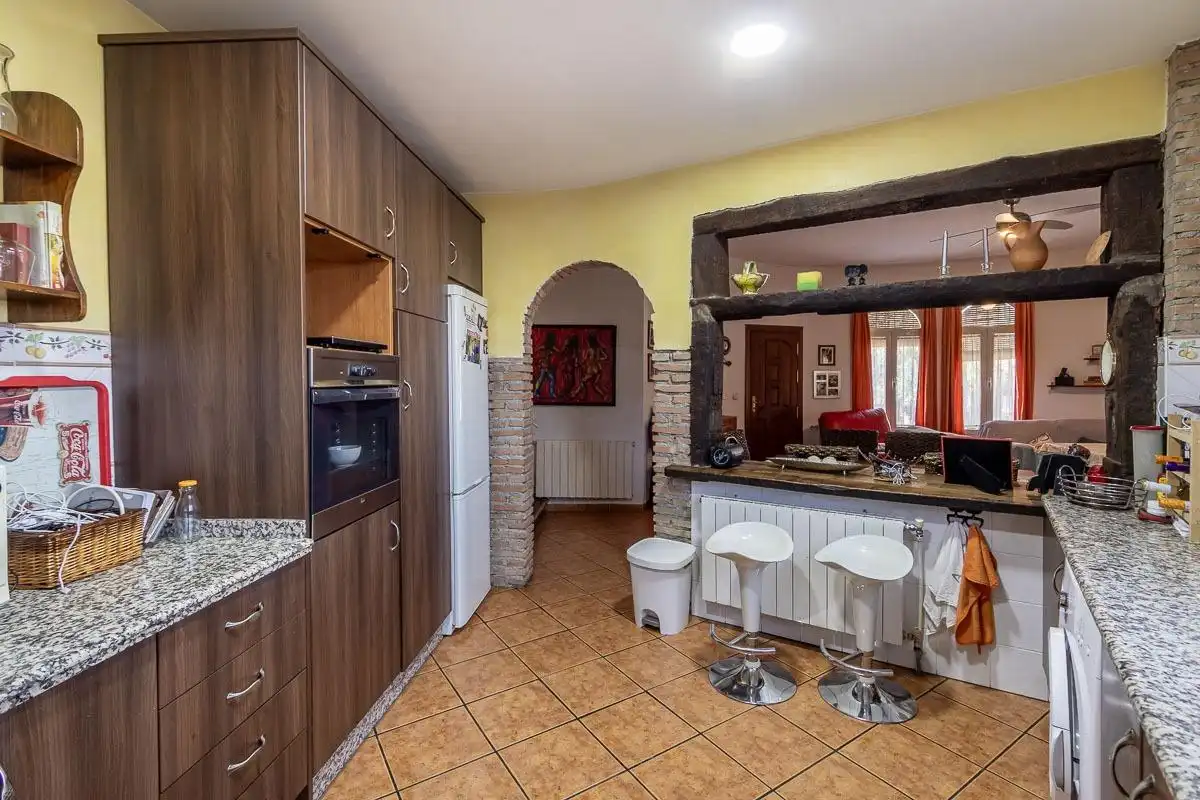 Cuina de Casa o xalet en venda en Las Gabias amb Calefacció, Jardí privat i Terrassa