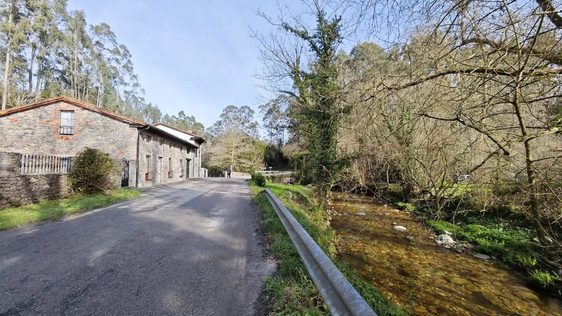 Vista exterior de Finca rústica en venda en Llanes amb Jardí privat
