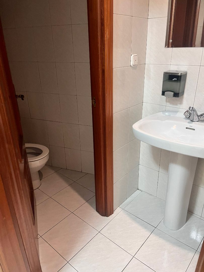 Bany de Oficina en venda en Getxo  amb Internet