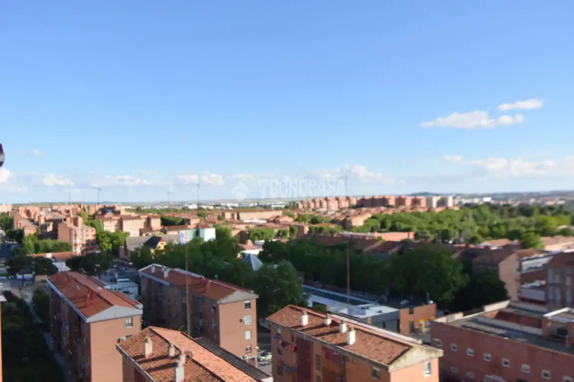 Vista exterior de Piso en venta en Madrid con Calefacción, Parquet y Terraza