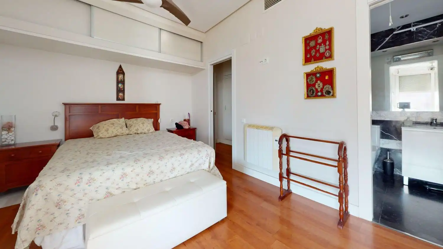 Bedroom of Flat for sale in Sevilla  with Air Conditioner and Parquet flooring