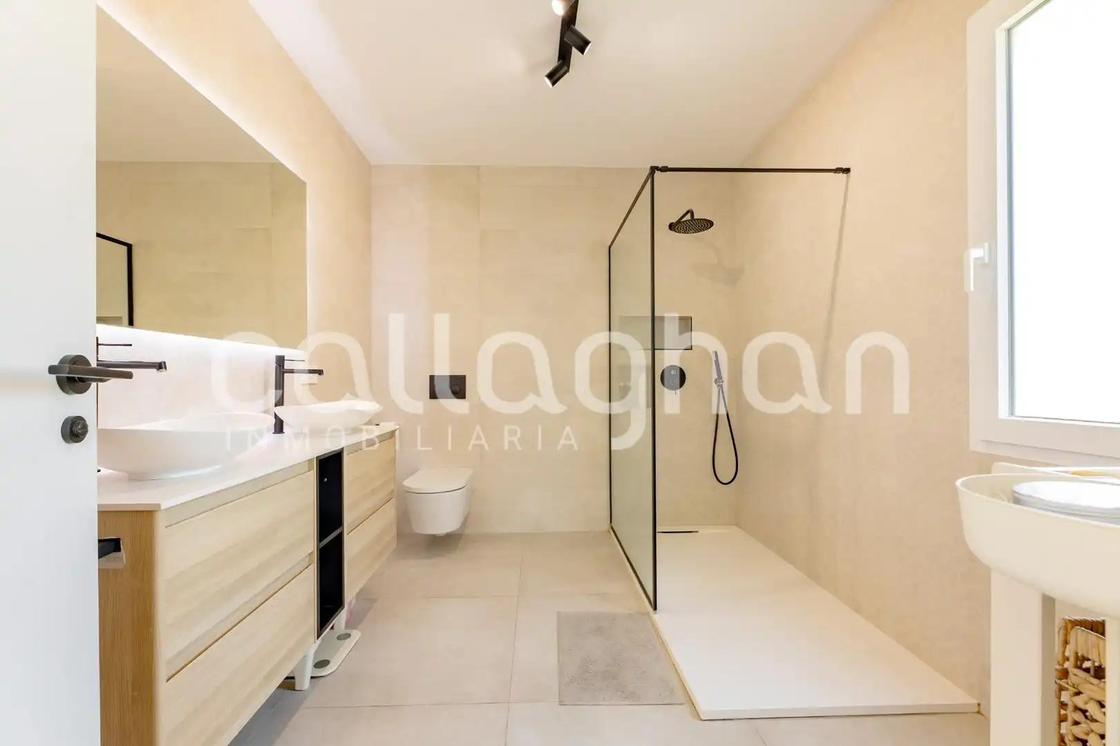 Baño de Casa adosada en venta en Godella con Aire acondicionado, Calefacción y Jardín privado
