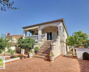 Vista exterior de Casa o xalet en venda en El Vendrell amb Calefacció, Jardí privat i Terrassa