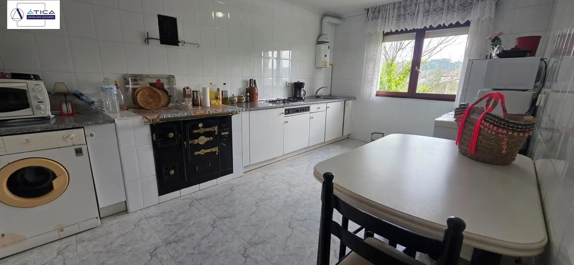Cocina de Casa adosada en venta en Bárcena de Cicero con Jardín privado, Amueblado y Balcón