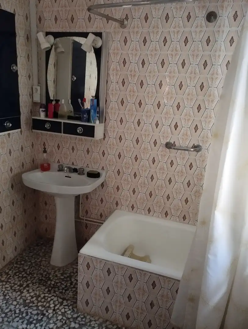 Baño de Finca rústica en venta en Olvés con Calefacción, Terraza y Amueblado