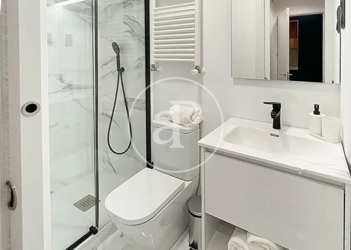Badezimmer von Wohnung zum Verkauf in Madrid mit Klimaanlage, Heizung und Möbliert