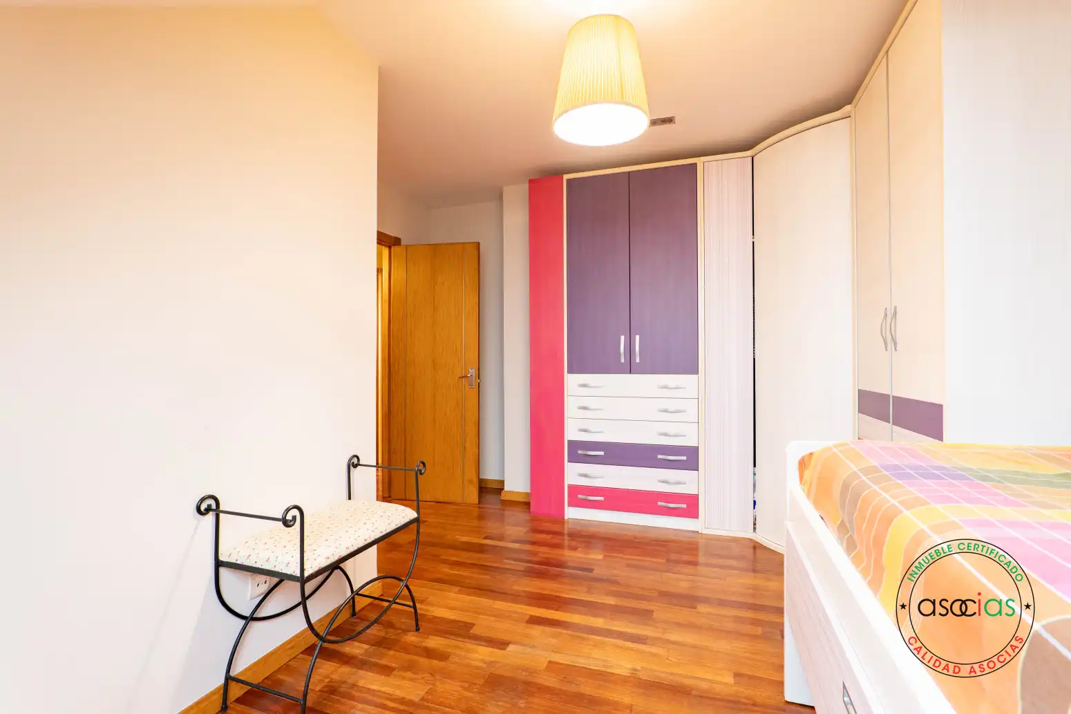 Habitación de Piso en venta en Gijón  con Calefacción, Parquet y Trastero