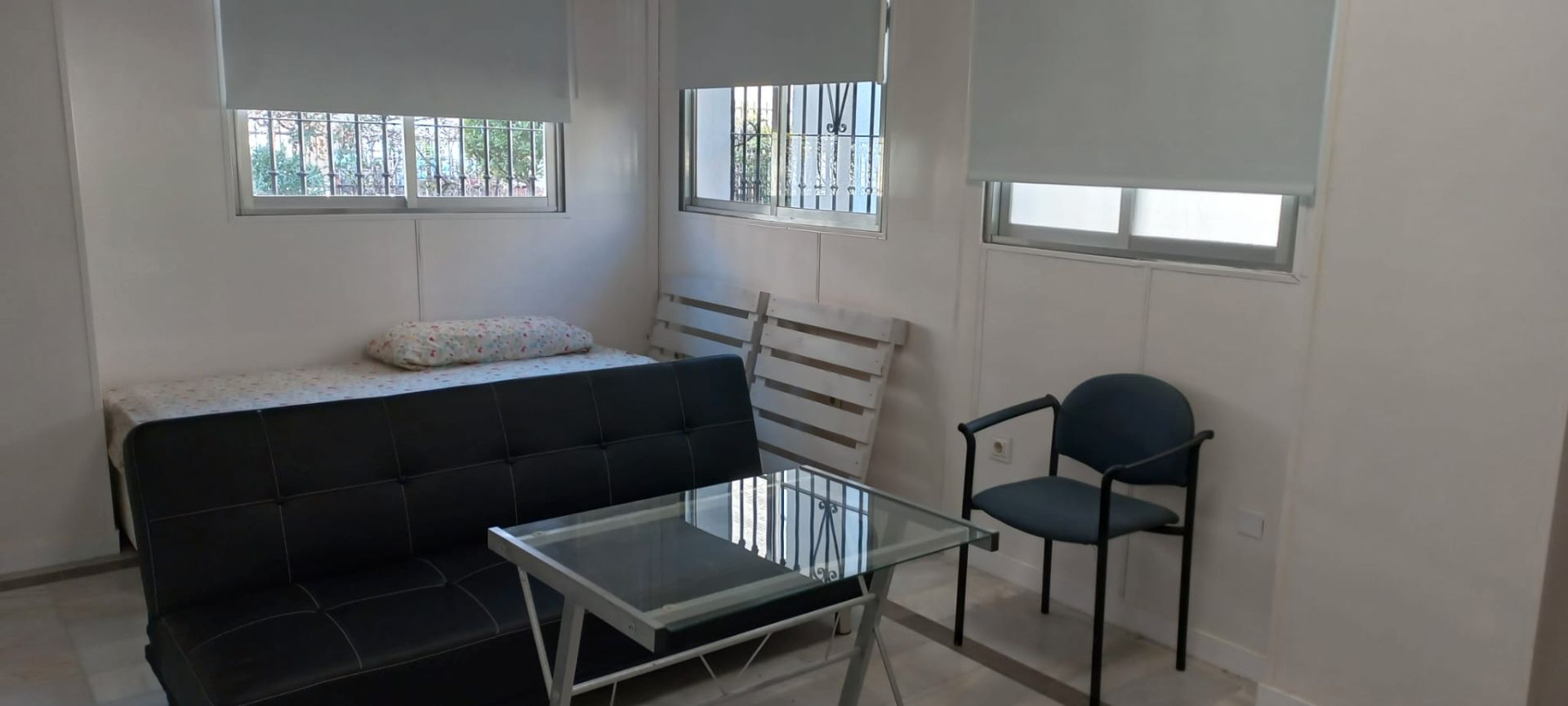 Dormitori de Apartament de lloguer en  Granada Capital amb Moblat