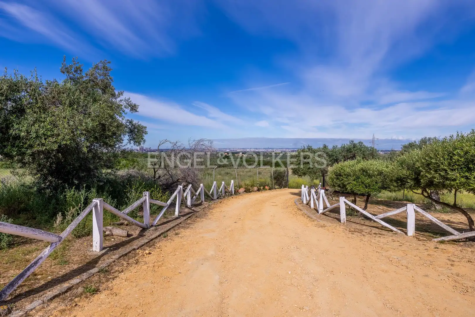 Vista exterior de Finca rústica en venda en Alcalá de Guadaira amb Calefacció, Jardí privat i Terrassa
