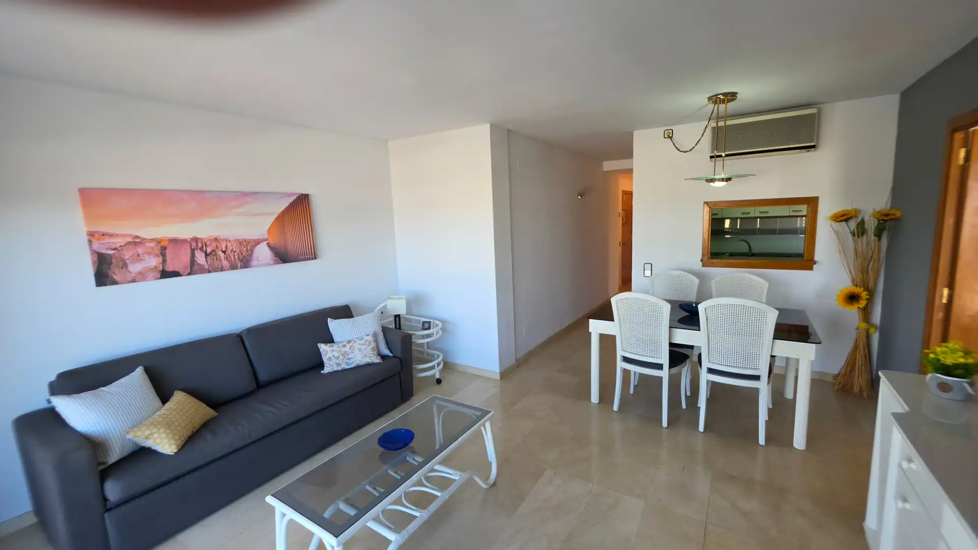Sala d'estar de Pis en venda en Salou amb Aire condicionat, Terrassa i Moblat