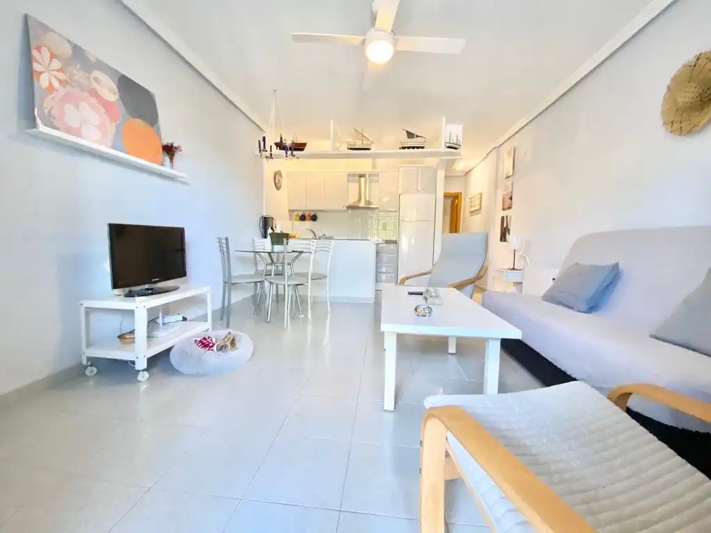 Sala de estar de Planta baja de alquiler en Torrevieja con Jardín privado, Terraza y Piscina
