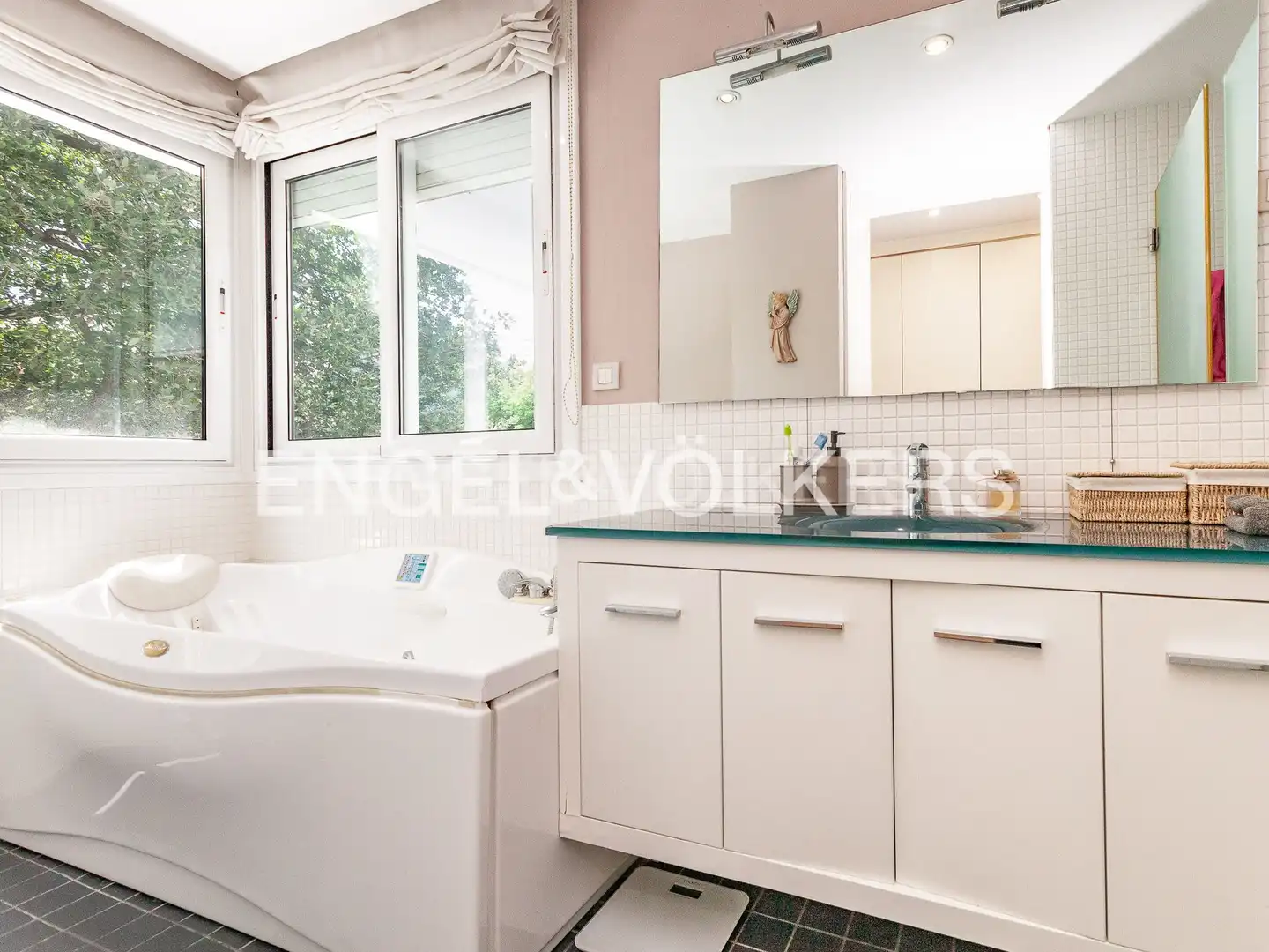 Bathroom of Houses for sale in Sant Cugat del Vallès  with Air Conditioner, Heating and Private garden