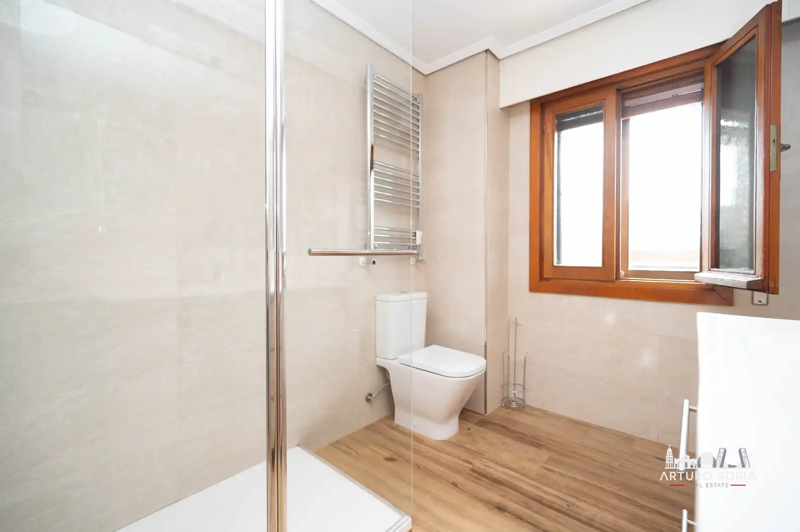 Baño de Piso de alquiler en Madrid con Aire acondicionado y Piscina comunitaria