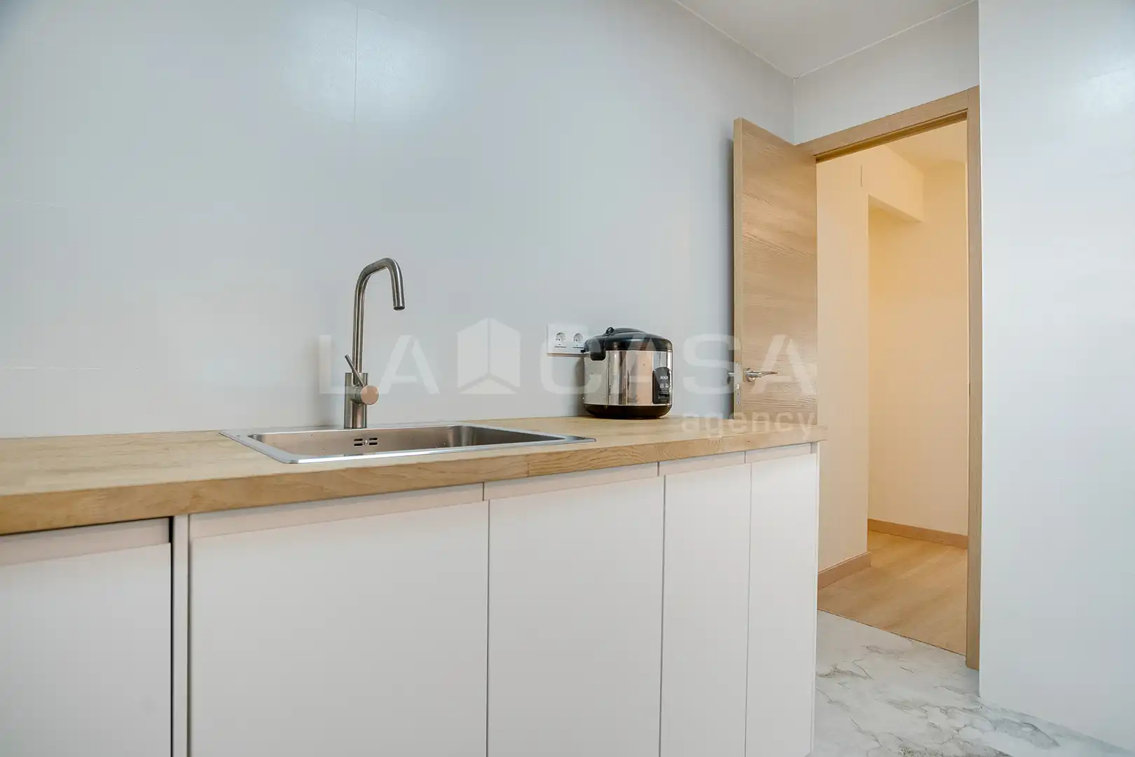 Cocina de Piso en venta en Barcelona con Calefacción y Balcón