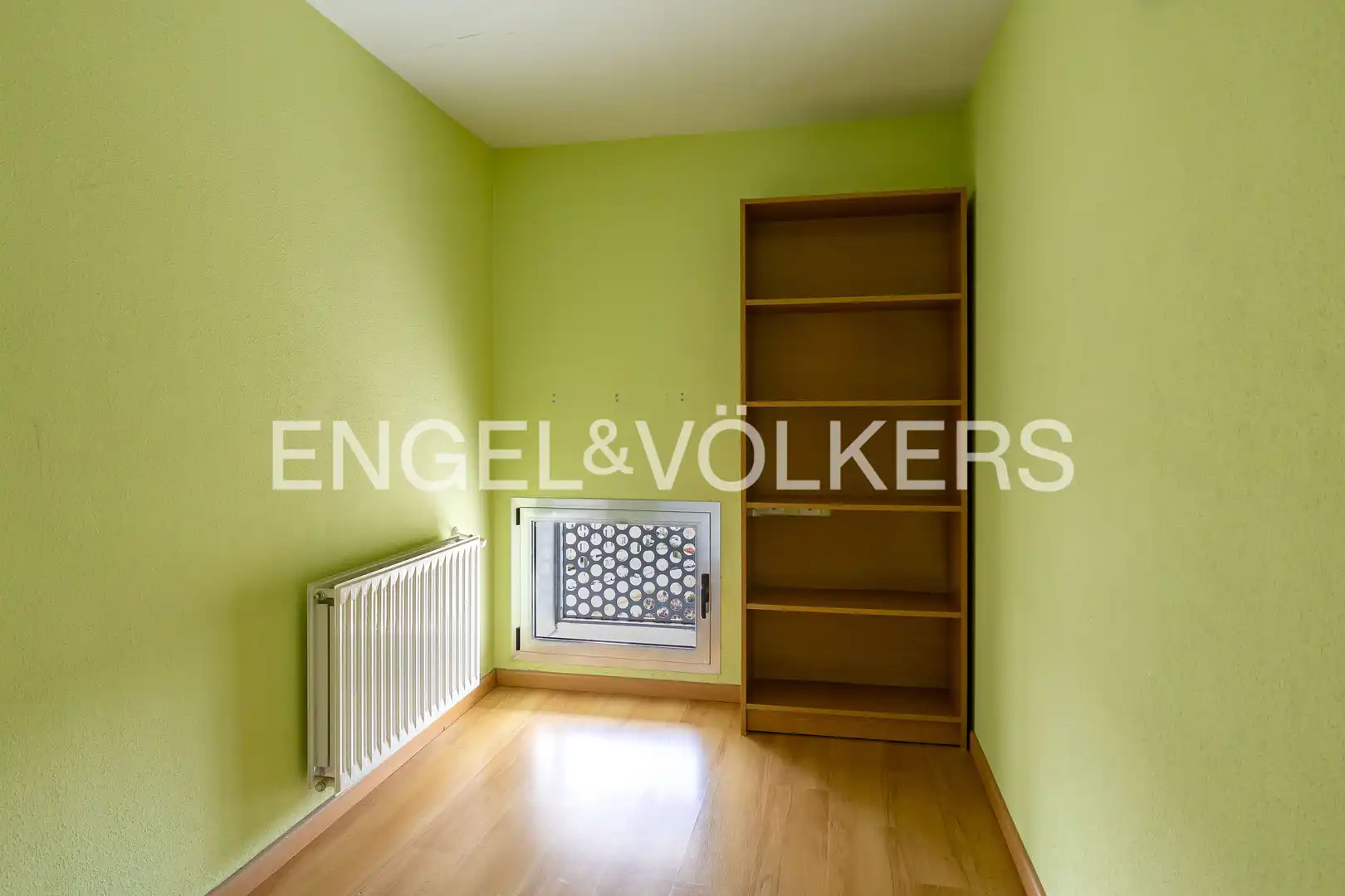 Piso en venta en Madrid con Calefacción, Trastero y Piscina