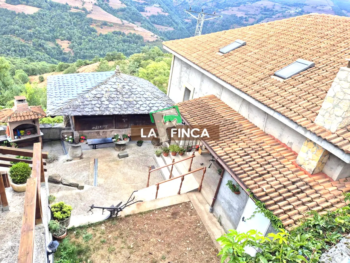 Exterior view of Houses for sale in Cangas del Narcea  with Terrace and Furnished