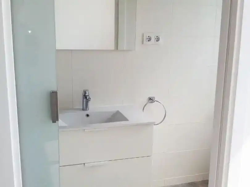 Baño de Dúplex de alquiler en Mataró con Aire acondicionado, Parquet y Balcón