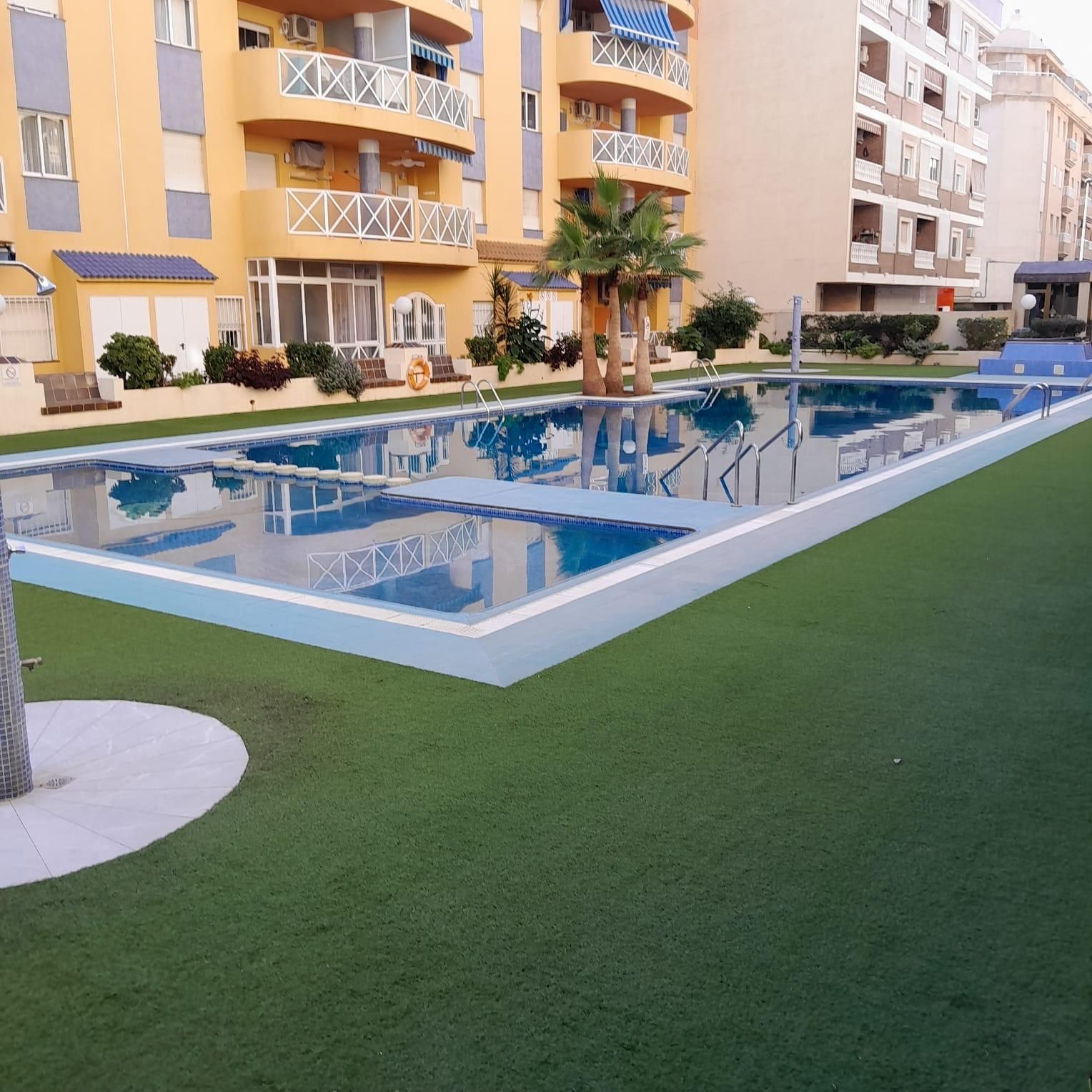 Swimming pool of Apartment to rent in Torrevieja  with Air Conditioner, Heating and Terrace