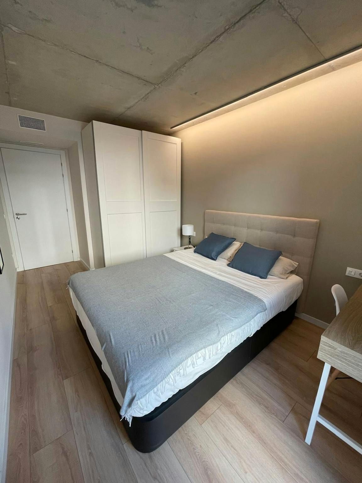 Bedroom of Flat to share in L'Hospitalet de Llobregat  with Air Conditioner, Heating and Furnished