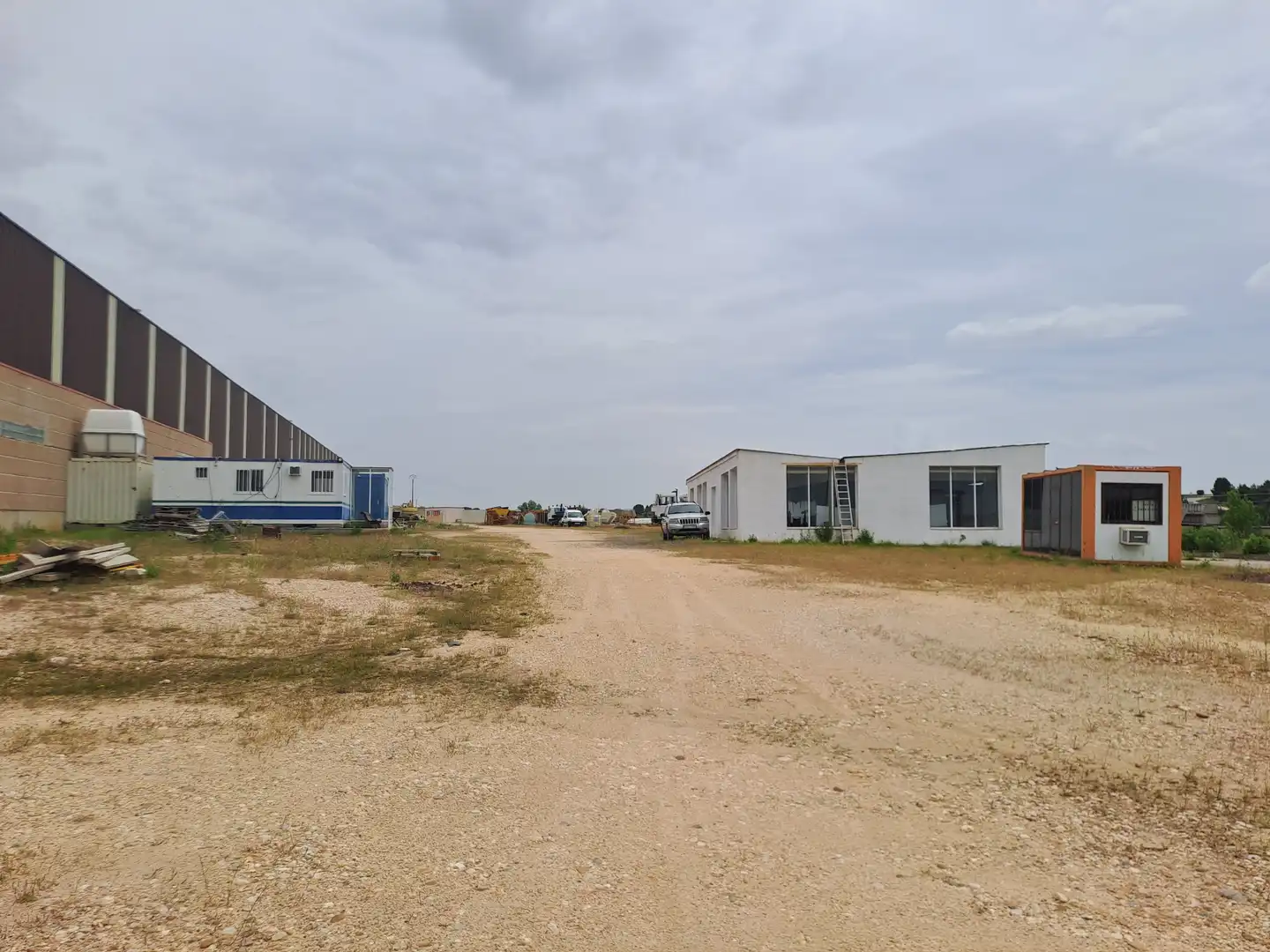Vista exterior de Nave industrial en venta en Viana de Jadraque