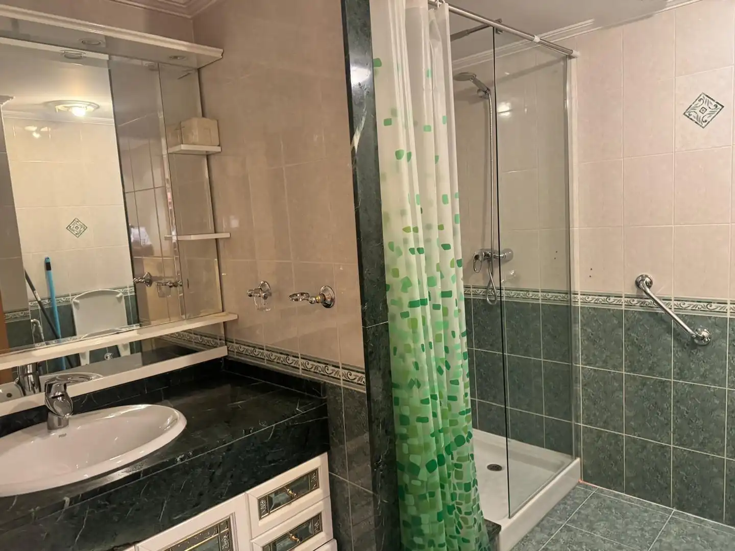 Bathroom of Flat for sale in Castellón de la Plana / Castelló de la Plana  with Heating, Storage room and Furnished