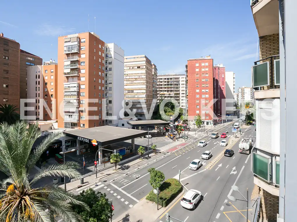 Außenansicht von Wohnung zur Miete in Valencia mit Klimaanlage, Heizung und Terrasse