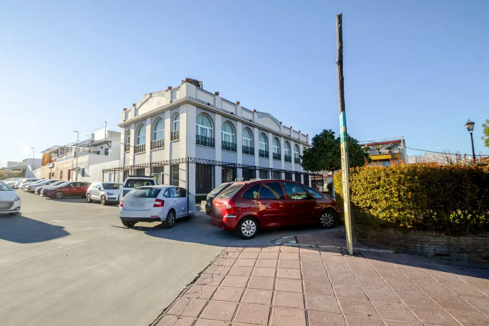 Vista exterior de Edificio en venta en Mairena del Aljarafe