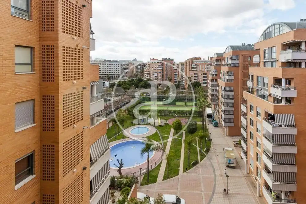 Außenansicht von Wohnung zur Miete in Valencia mit Klimaanlage, Heizung und Privatgarten
