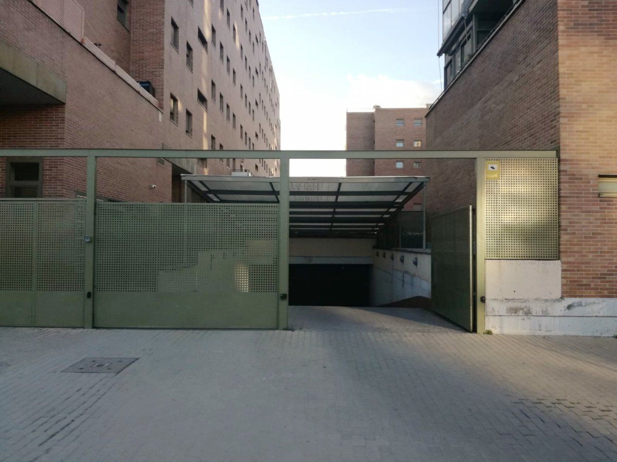 Garatge de lloguer a Calle CESAR NAVARRO, El Bercial, Getafe