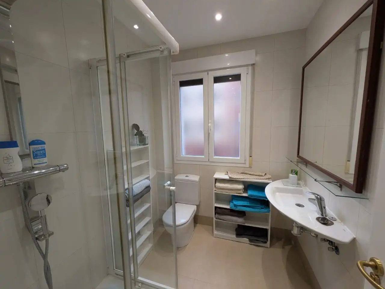 Bathroom of Flat for sale in  Pamplona / Iruña