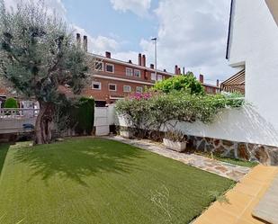 Jardí de Casa adosada en venda en Cerdanyola del Vallès amb Aire condicionat i Terrassa