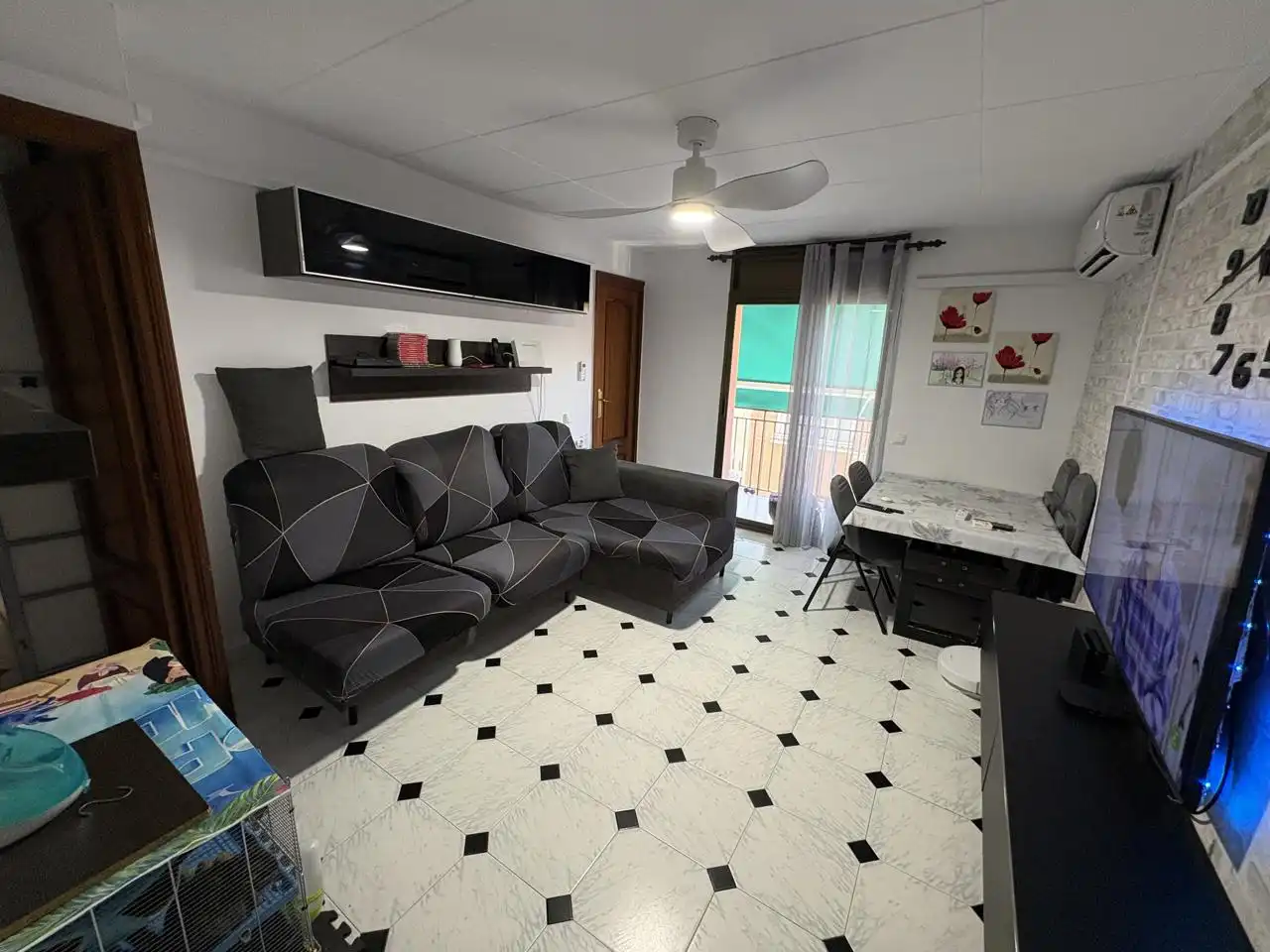 Sala d'estar de Pis en venda en Barcelona amb Aire condicionat i Terrassa