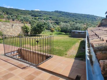 Casa rústica amb balcó en venda a Major Alberola 12
