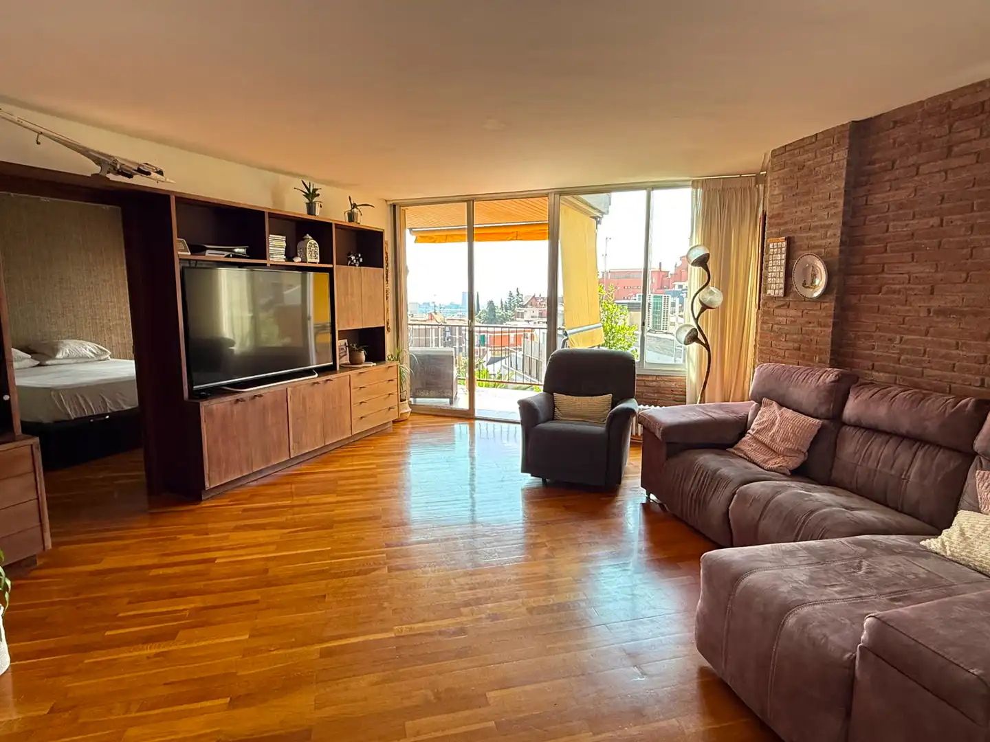 Sala d'estar de Pis en venda en Barcelona amb Calefacció, Parquet i Terrassa