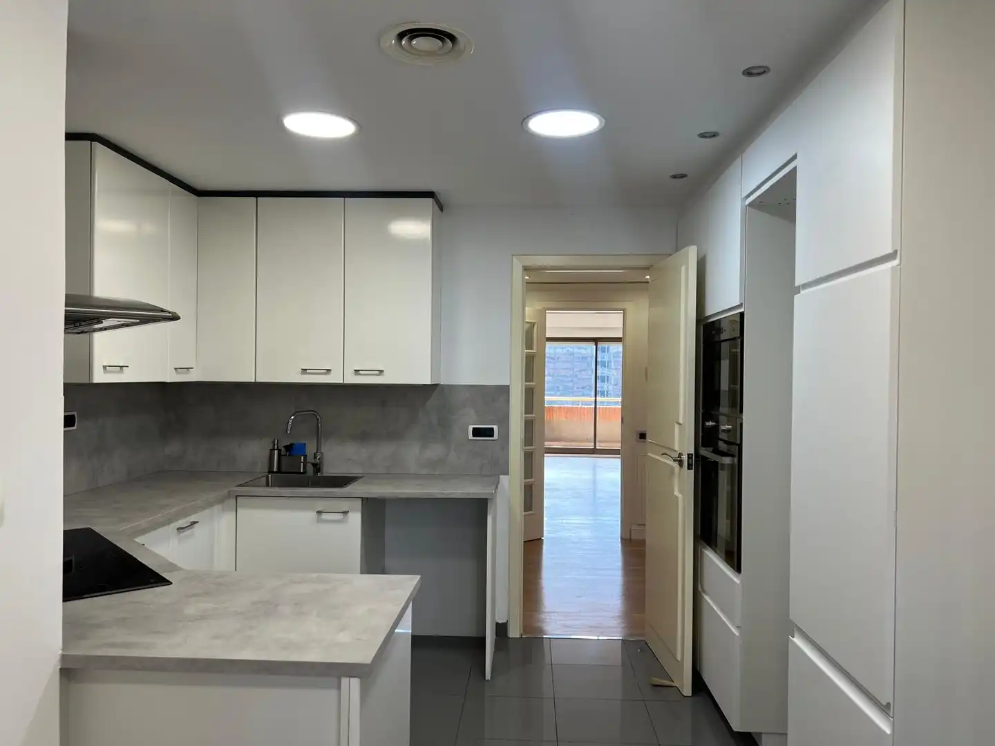 Kitchen of Flat for rent in Barcelona  with Air Conditioner, Heating and Private garden