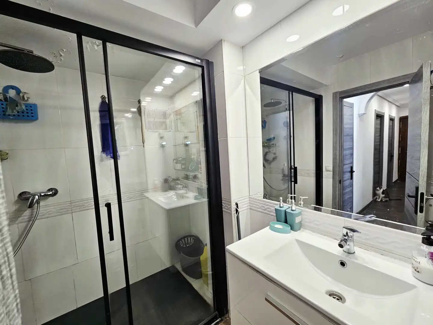Bathroom of Flat for sale in Madrid  with Air Conditioner and Heating