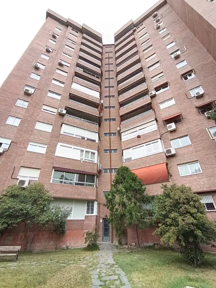 Vista exterior de Piso en venta en Madrid con Aire acondicionado, Calefacción y Jardín privado