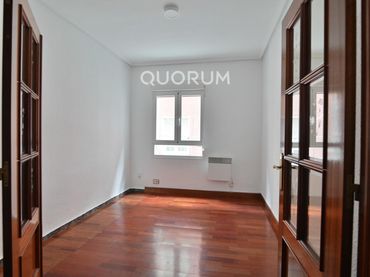 Flat with lift for sale in Calle Pintor Losada