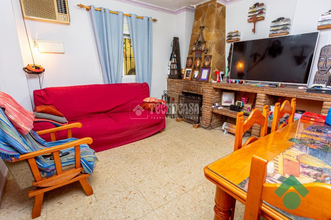 Living room of Single-family semi-detached for sale in Algeciras  with Terrace and Storage room