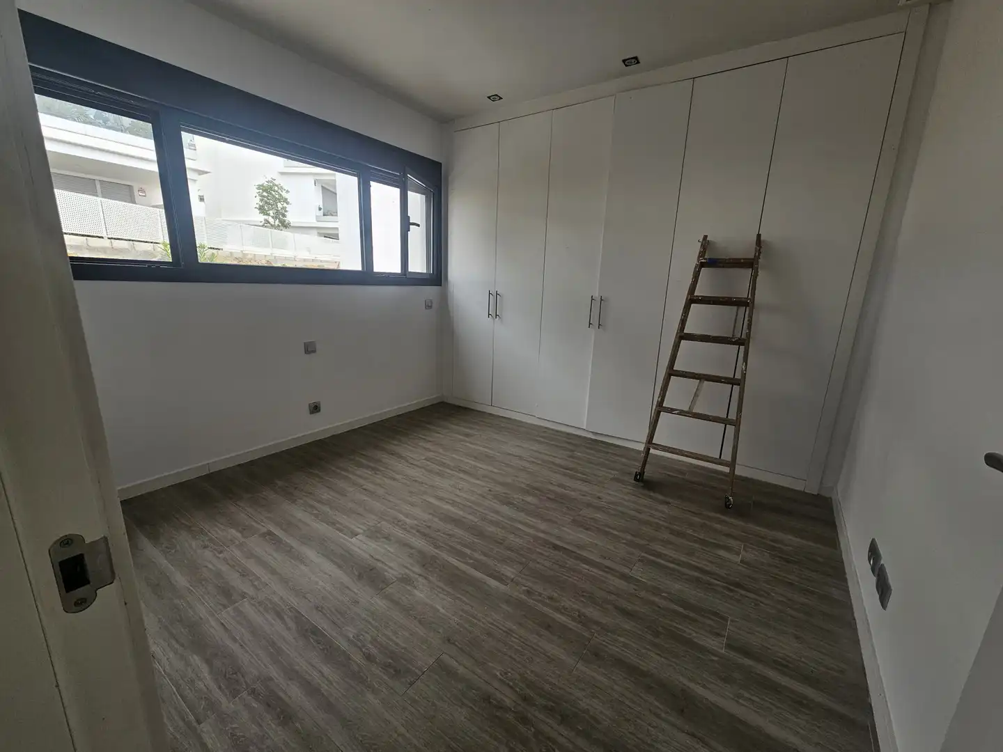 Casa adosada de alquiler en Estepona con Aire acondicionado, Terraza y Piscina