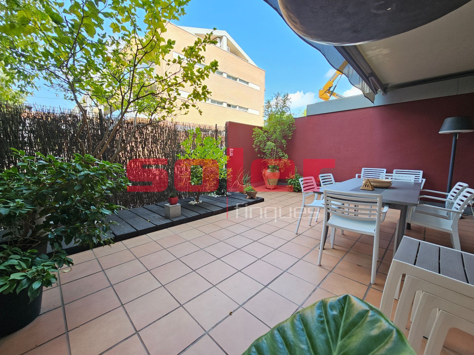 Terrassa de Pis en venda en Sant Cugat del Vallès amb Aire condicionat, Traster i Piscina comunitària