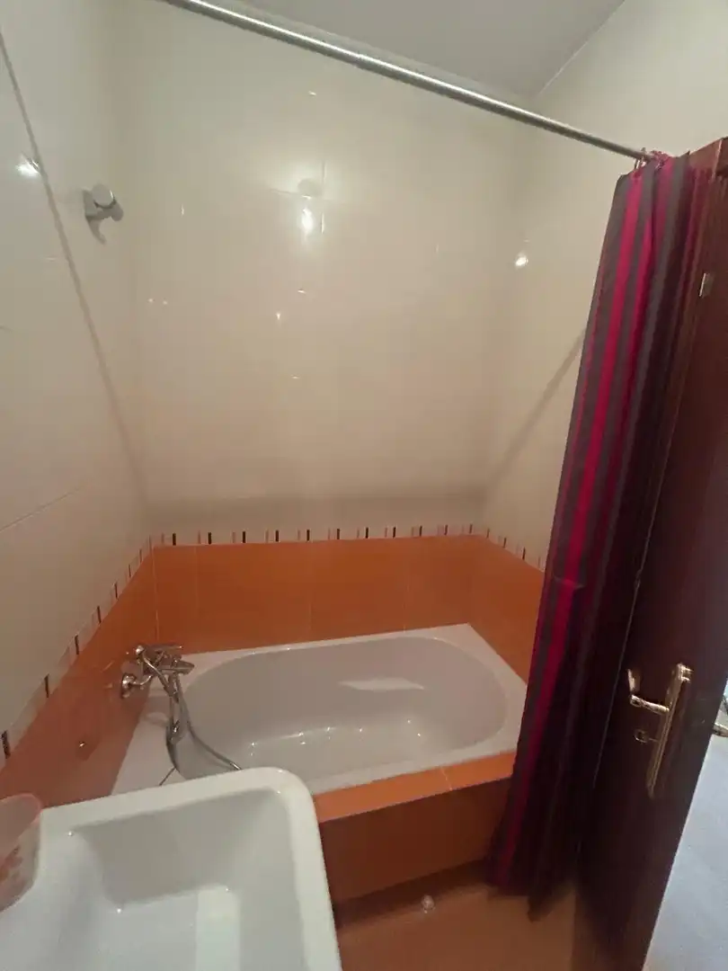 Badezimmer von Wohnung zur Miete in Ribeira mit Heizung und Möbliert