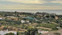 Vista exterior de Apartament en venda en Estepona amb Terrassa, Piscina i Piscina comunitària